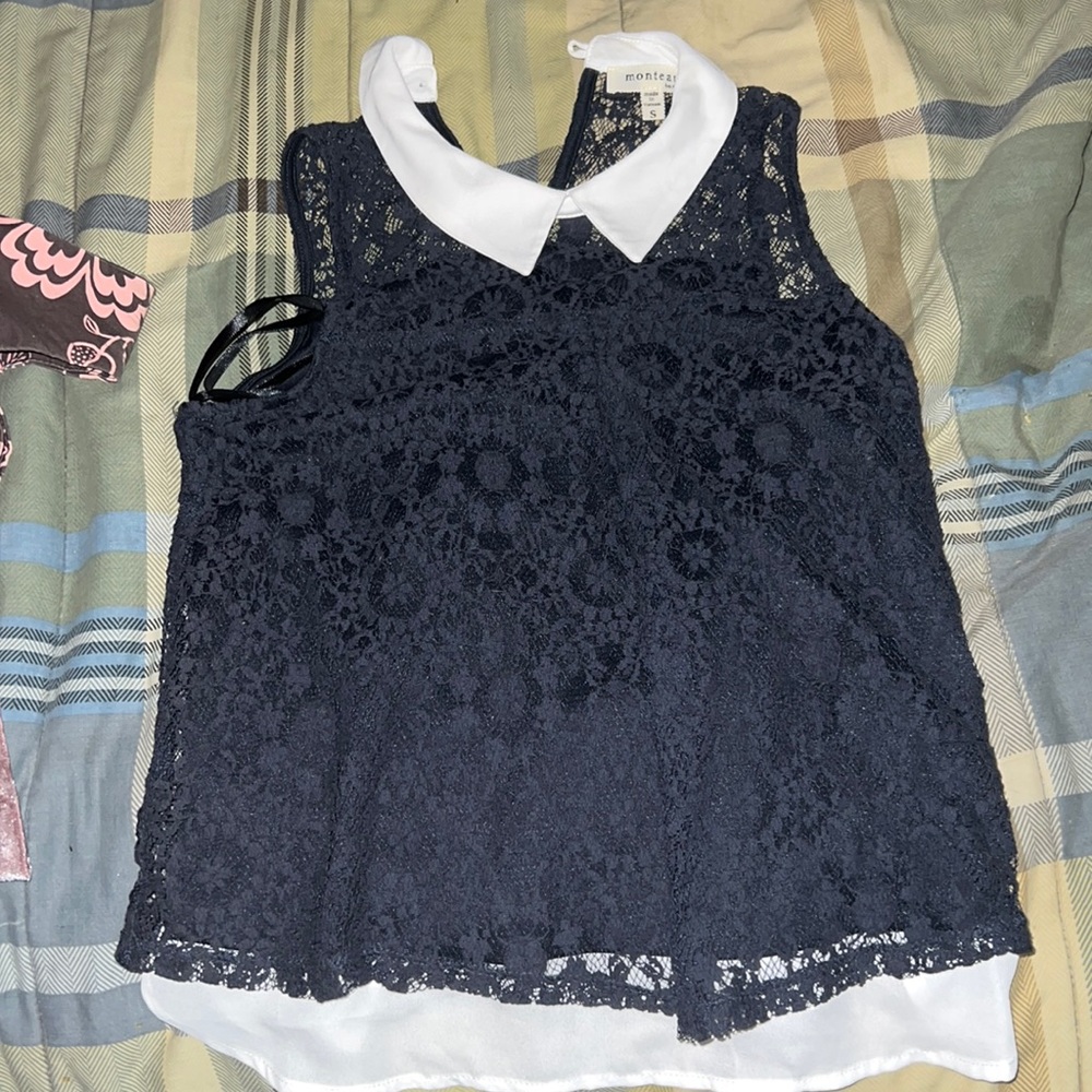 Shoulder shirt navy blue with white collar